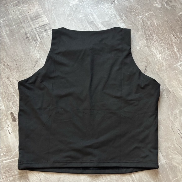 ReoRia Black Sleeveless Crop Top - Picture 3 of 5